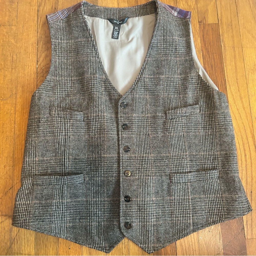 Houston White casual fit vest